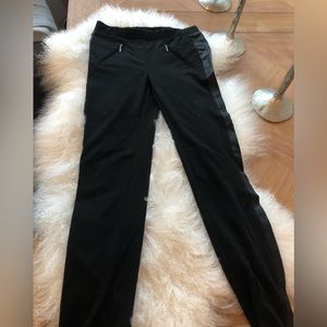 In preloved condition Chapter One Vintage womens Rayon fitted pants in size 4!!!